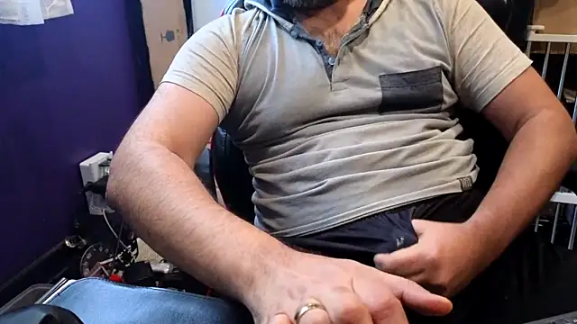 Snapshot of Sakhtlaundaz chatting on 02-25-26, 09:57 Sakhtlaundaz online show from 02-25-26, 09:57