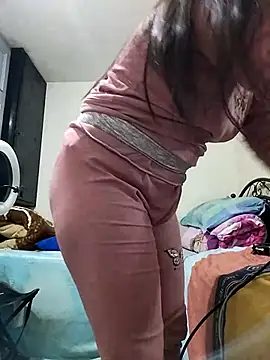 Snapshot of lolo890 chatting on 02-12-26, 02:45 lolo890 online show from 02-12-26, 02:45