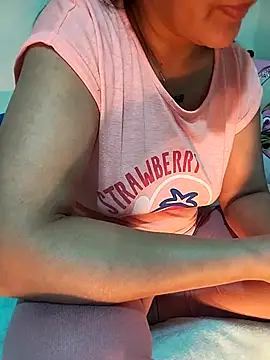 Snapshot of lolo890 chatting on 02-19-26, 01:45 lolo890 online show from 02-19-26, 01:45