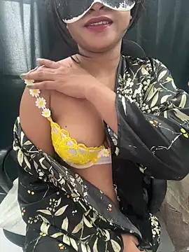 Snapshot of Amelia_singh chatting on 10-17-25, 08:06 Amelia singh online show from 10-17-25, 08:06