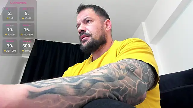 Snapshot of musclemonster31 chatting on 05-04-26, 03:13 musclemonster31 online show from 05-04-26, 03:13