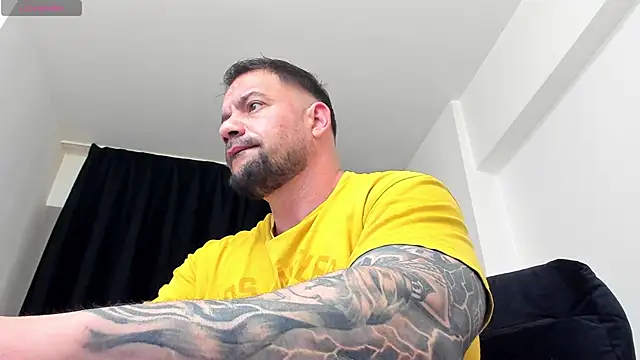 Snapshot of musclemonster31 chatting on 05-05-26, 03:58 musclemonster31 online show from 05-05-26, 03:58