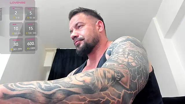 Snapshot of musclemonster31 chatting on 06-07-26, 08:56 musclemonster31 online show from 06-07-26, 08:56