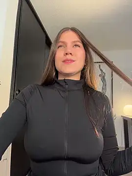 AmelieLaurent  online show from 05-05-26, 11:57