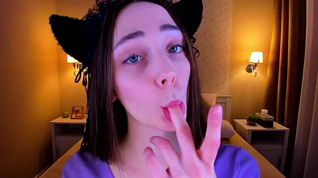 Snapshot of Lexi_Split chatting on 02-04-25, 06:57 Lexi Split online show from 02-04-25, 06:57