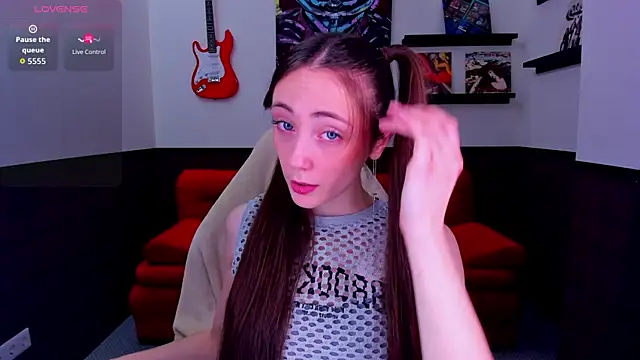 Snapshot of Lexi_Split chatting on 06-24-26, 02:43 Lexi Split online show from 06-24-26, 02:43