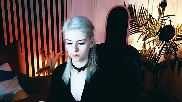 Noah ElmerX online show from 10-14-25, 02:18