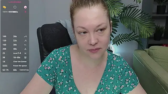 CutieGinger online show from 10-29-25, 03:25
