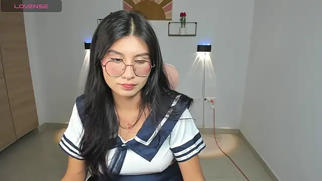 Snapshot of emily_villamil chatting on 10-30-25, 11:27 emily villamil online show from 10-30-25, 11:27