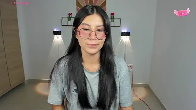 Snapshot of emily_villamil chatting on 11-25-25, 09:59 emily villamil online show from 11-25-25, 09:59