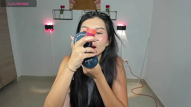 Snapshot of emily_villamil chatting on 02-27-26, 09:48 emily villamil online show from 02-27-26, 09:48