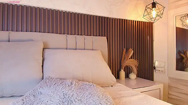 SHANONCLARK online show from 11-29-25, 06:11