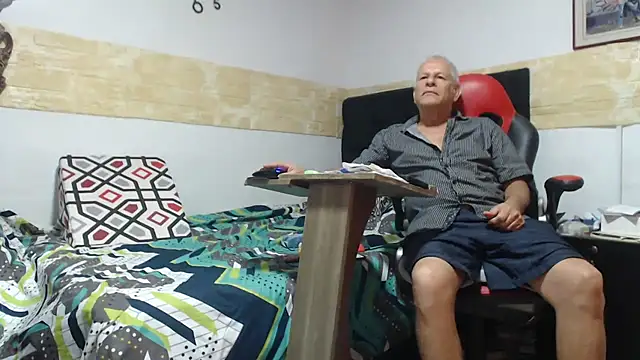 VALENTINO1983  online show from 11-15-25, 10:04