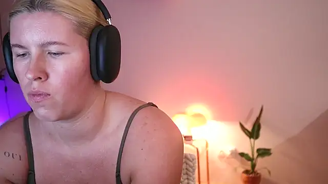 moonamii online show from 12-04-24, 08:51