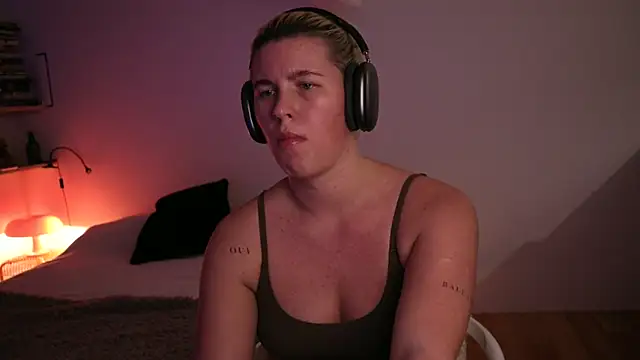 moonamii online show from 02-19-25, 02:44