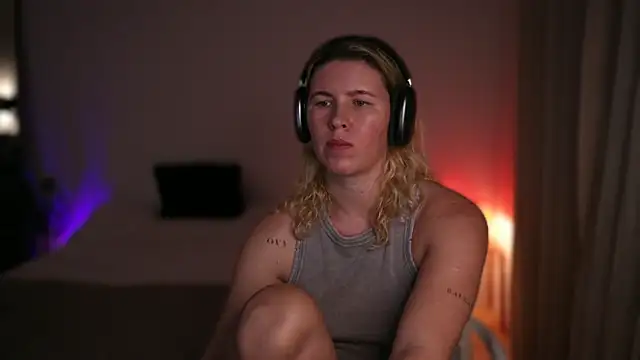 moonamii online show from 09-15-25, 04:40