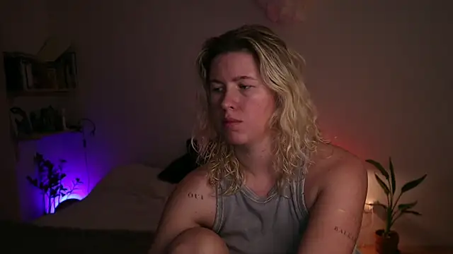 moonamii online show from 09-26-25, 04:22