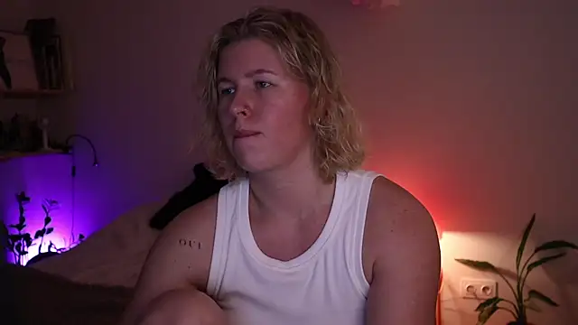 moonamii online show from 12-22-25, 06:27