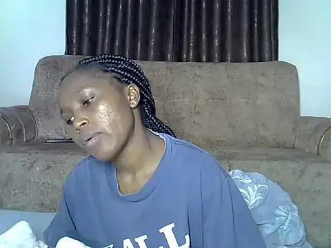 Snapshot of AurelAda chatting on 06-11-26, 08:23 AurelAda online show from 06-11-26, 08:23