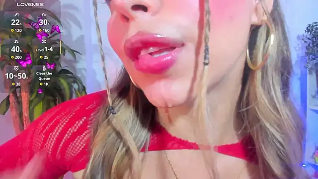 Snapshot of crisbell_lopez chatting on 04-20-26, 12:35 crisbell lopez online show from 04-20-26, 12:35