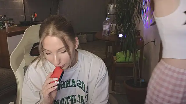 MiaKeler online show from 03-06-25, 01:57