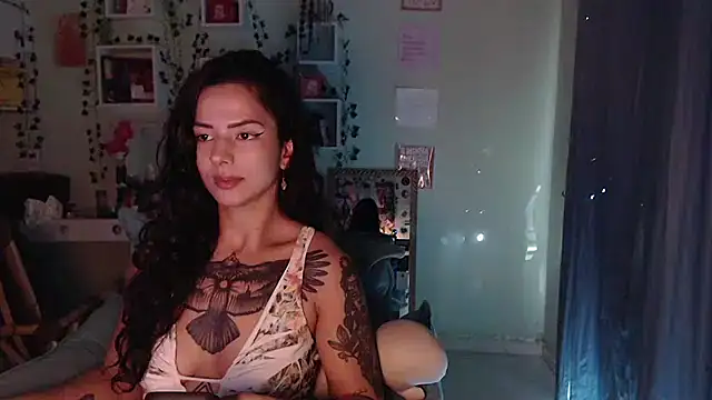 Snapshot of BeellyDance chatting on 04-23-26, 12:04 BeellyDance online show from 04-23-26, 12:04