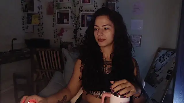 Snapshot of BeellyDance chatting on 04-26-26, 12:25 BeellyDance online show from 04-26-26, 12:25