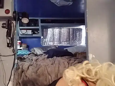 Snapshot of jtru304 chatting on 11-13-25, 04:28 jtru304 online show from 11-13-25, 04:28