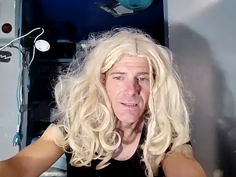 Snapshot of jtru304 chatting on 11-22-25, 08:52 jtru304 online show from 11-22-25, 08:52