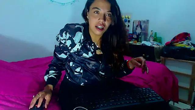 AmaraRoberts420 online show from 12-14-24, 04:56