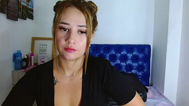 Snapshot of carla_beer chatting on 01-10-25, 12:04 carla beer online show from 01-10-25, 12:04