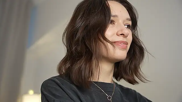 Snapshot of VivianLy_ chatting on 01-24-25, 11:48 VivianLy online show from 01-24-25, 11:48