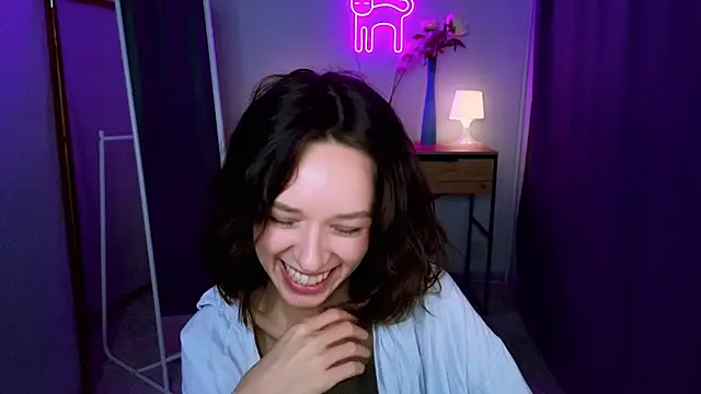 Snapshot of VivianLy_ chatting on 02-02-25, 03:39 VivianLy online show from 02-02-25, 03:39