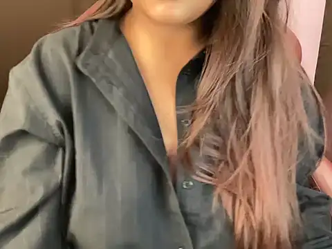 Snapshot of shanayaaa_1 chatting on 12-19-25, 08:49 shanayaaa 1 online show from 12-19-25, 08:49