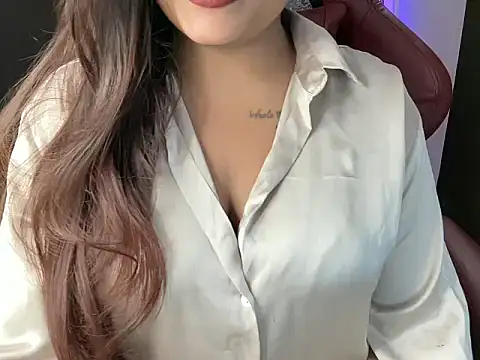 Snapshot of shanayaaa_1 chatting on 01-11-26, 06:24 shanayaaa 1 online show from 01-11-26, 06:24