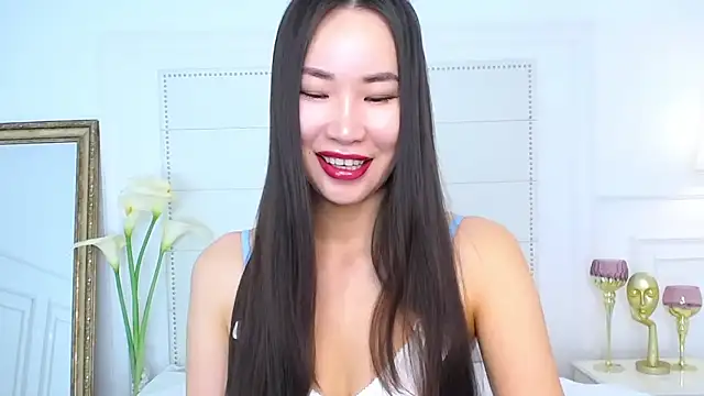 NaomiYuu online show from 12-24-24, 02:21