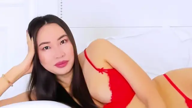 NaomiYuu online show from 10-27-25, 02:48