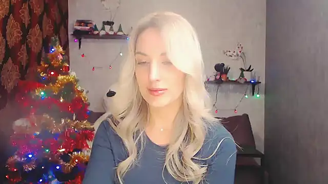 Snapshot of MillaXQueen chatting on 12-14-24, 01:27 MillaXQueen online show from 12-14-24, 01:27