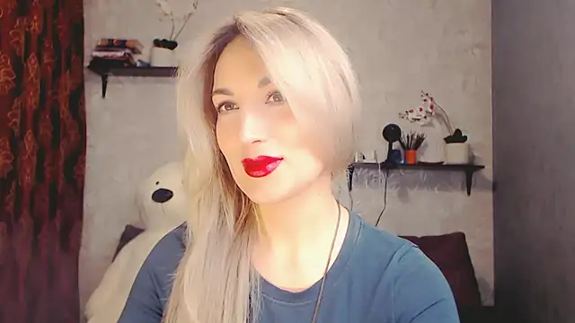 Snapshot of MillaXQueen chatting on 02-10-25, 12:39 MillaXQueen online show from 02-10-25, 12:39