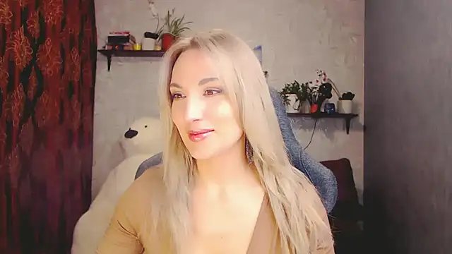 Snapshot of MillaXQueen chatting on 03-14-25, 11:56 MillaXQueen online show from 03-14-25, 11:56