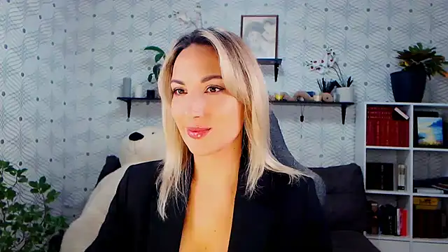 MillaXQueen online show from 11-11-25, 02:28