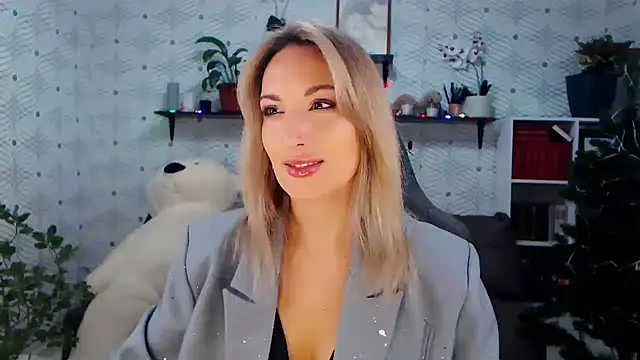 MillaXQueen online show from 12-16-25, 03:28