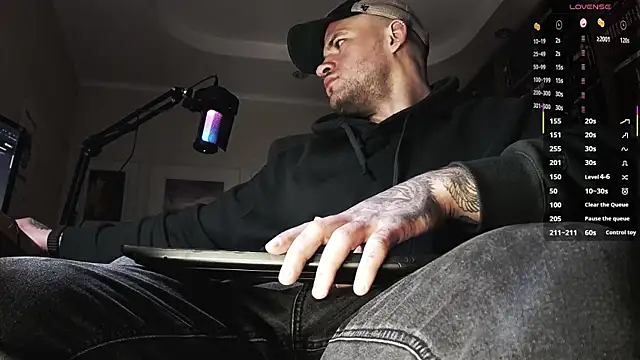 Snapshot of FindomJason chatting on 10-15-25, 01:33 FindomJason online show from 10-15-25, 01:33