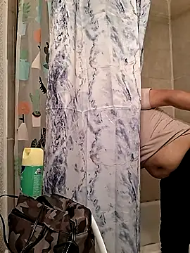 Snapshot of hungpenis210 chatting on 09-18-25, 03:25 hungpenis210 online show from 09-18-25, 03:25