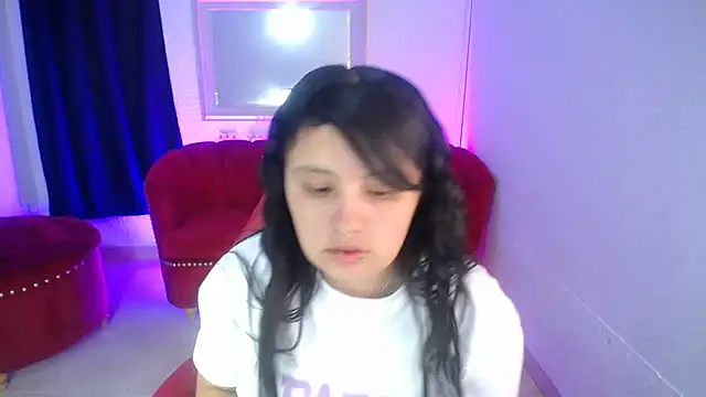 Snapshot of nathaly_low1 chatting on 06-25-26, 12:20 nathaly low1 online show from 06-25-26, 12:20