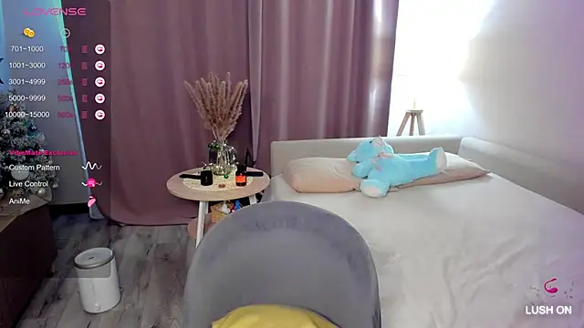 Snapshot of DannaEvan chatting on 12-23-24, 07:17 DannaEvan online show from 12-23-24, 07:17