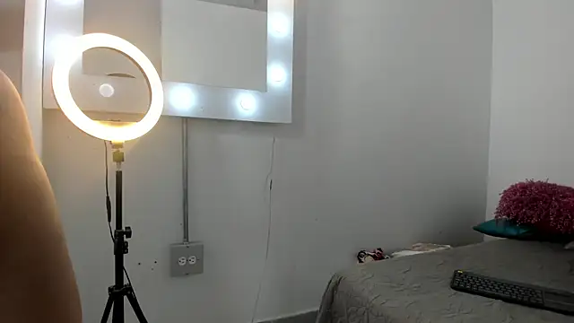 SEXXYLATINCOUPLE1 online show from 11-29-25, 10:18