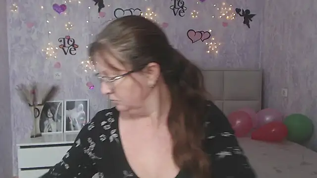 Snapshot of VanessaHotts chatting on 02-01-25, 12:05 VanessaHotts online show from 02-01-25, 12:05