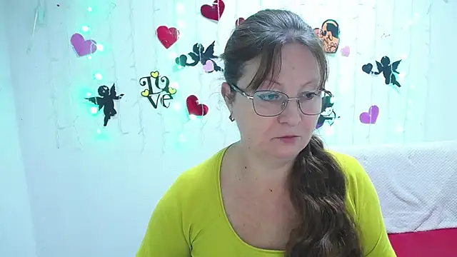 Snapshot of VanessaHotts chatting on 02-04-25, 06:04 VanessaHotts online show from 02-04-25, 06:04