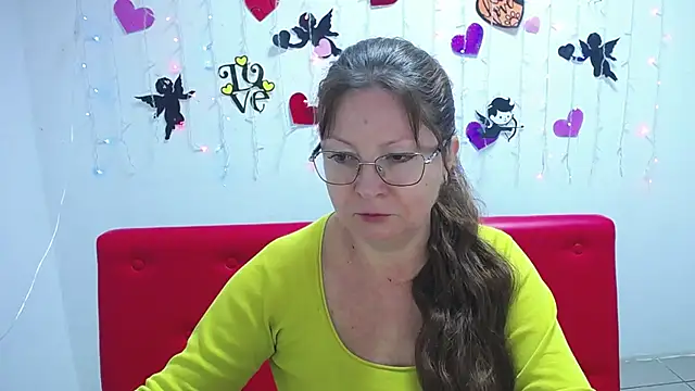 Snapshot of VanessaHotts chatting on 02-06-25, 05:57 VanessaHotts online show from 02-06-25, 05:57